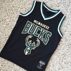 Boys Milwaukee Bucks Size 8 Jersey Tank Top